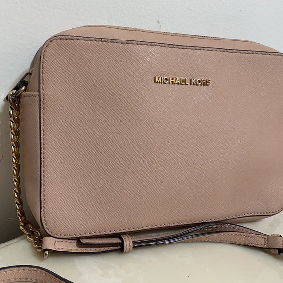 Pebbled chain crossbody bag - Picture 3 of 10